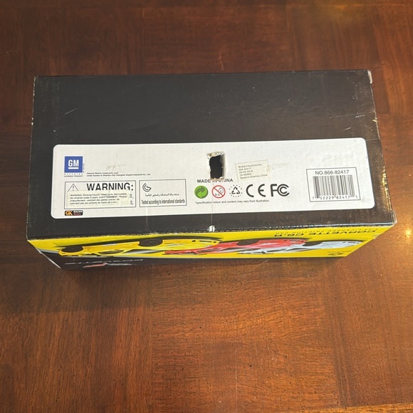 Braha Friction Licensed 1/24 Scale Corvette C6.R Friction Push & Go Yellow - Picture 6 of 7